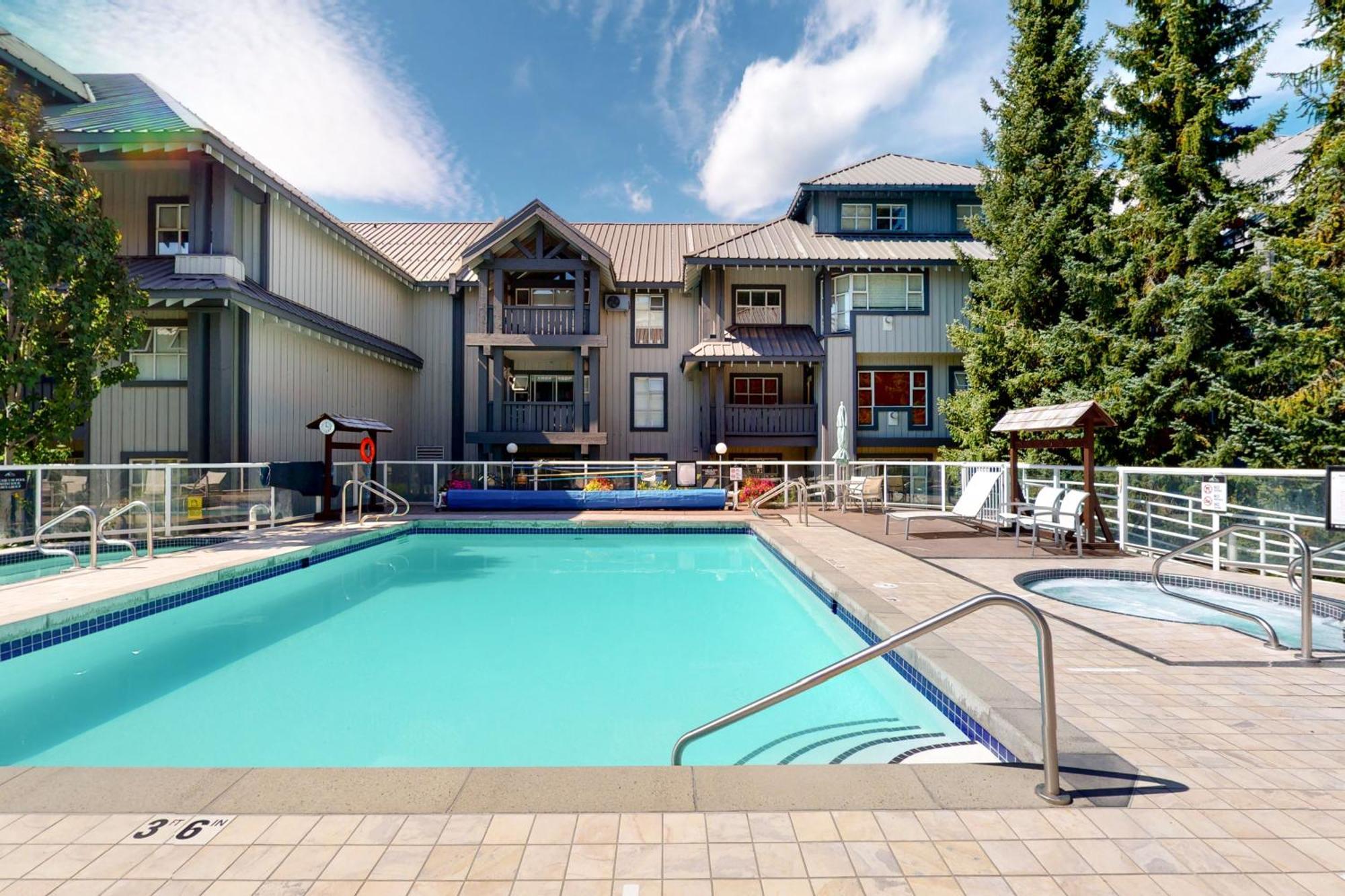 Glacier Lodge Уистлер Экстерьер фото